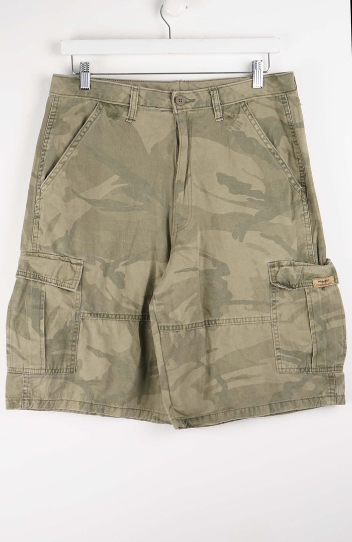 VINTAGE WRANGLER CAMO CARGO SHORTS W32