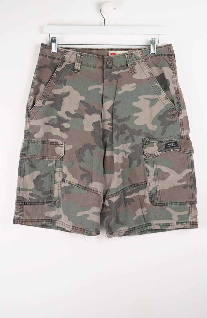 VINTAGE WRANGLER CAMO CARGO SHORTS W32