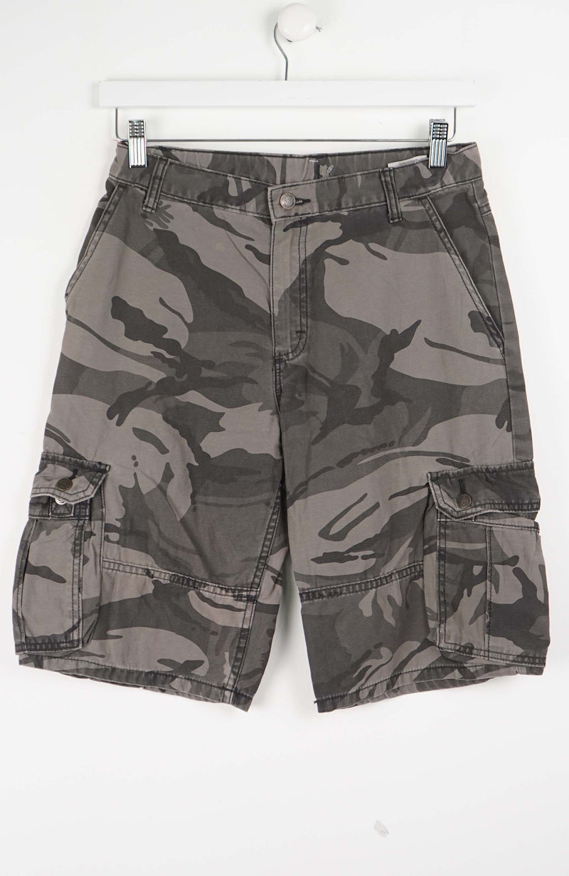 VINTAGE WRANGLER CARGO SHORTS W28
