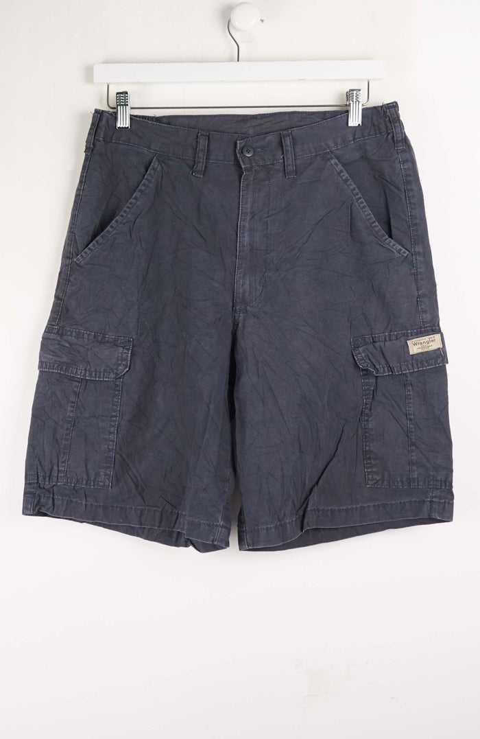 VINTAGE WRANGLER CARGO SHORTS W30