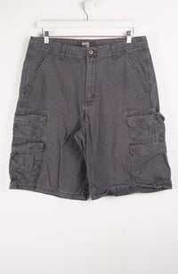 VINTAGE WRANGLER CARGO SHORTS W30