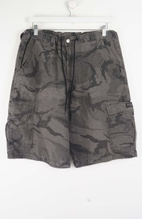 VINTAGE WRANGLER CAMO CARGO SHORTS W32