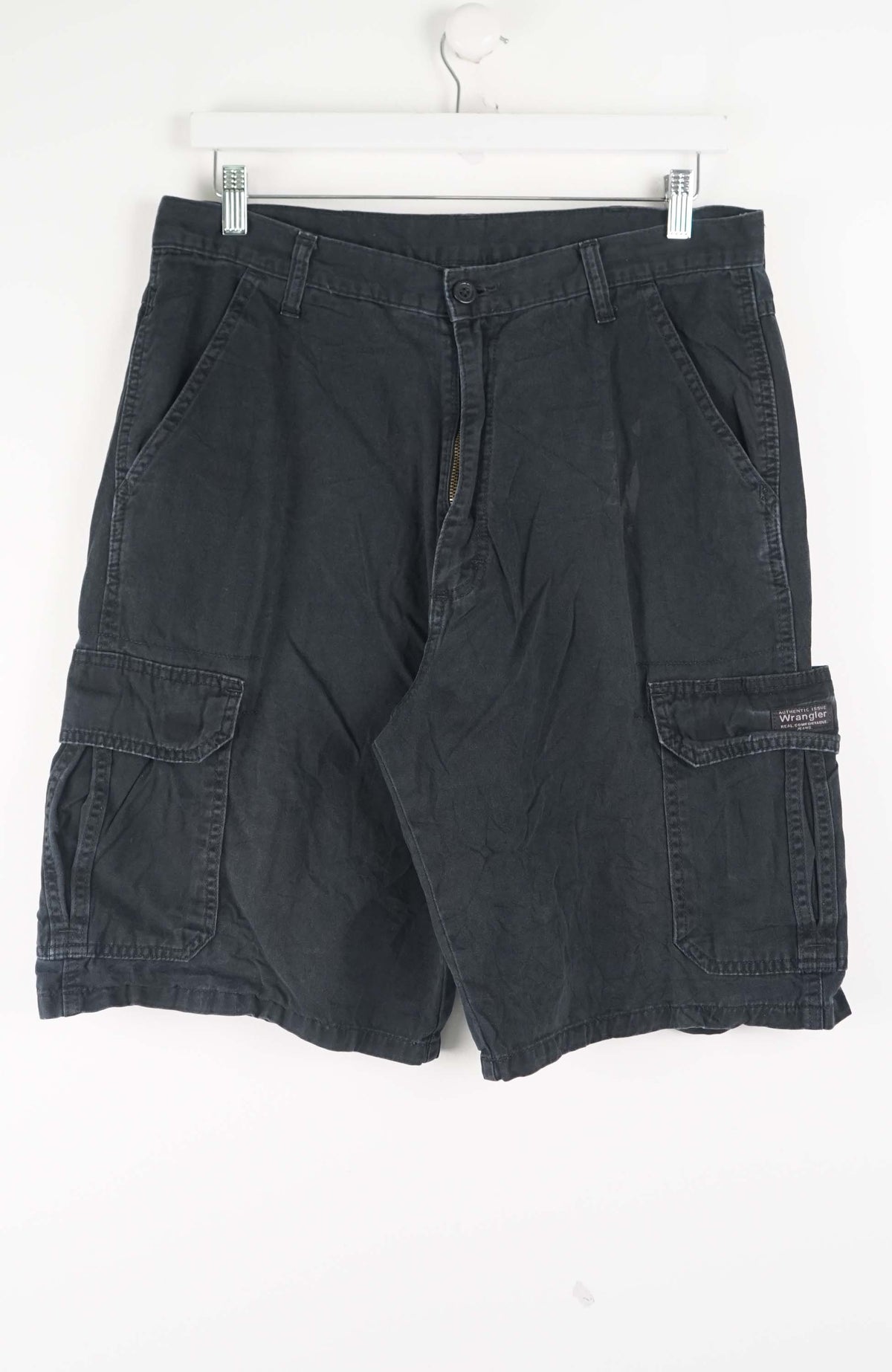 VINTAGE WRANGLER CARGO SHORTS W32