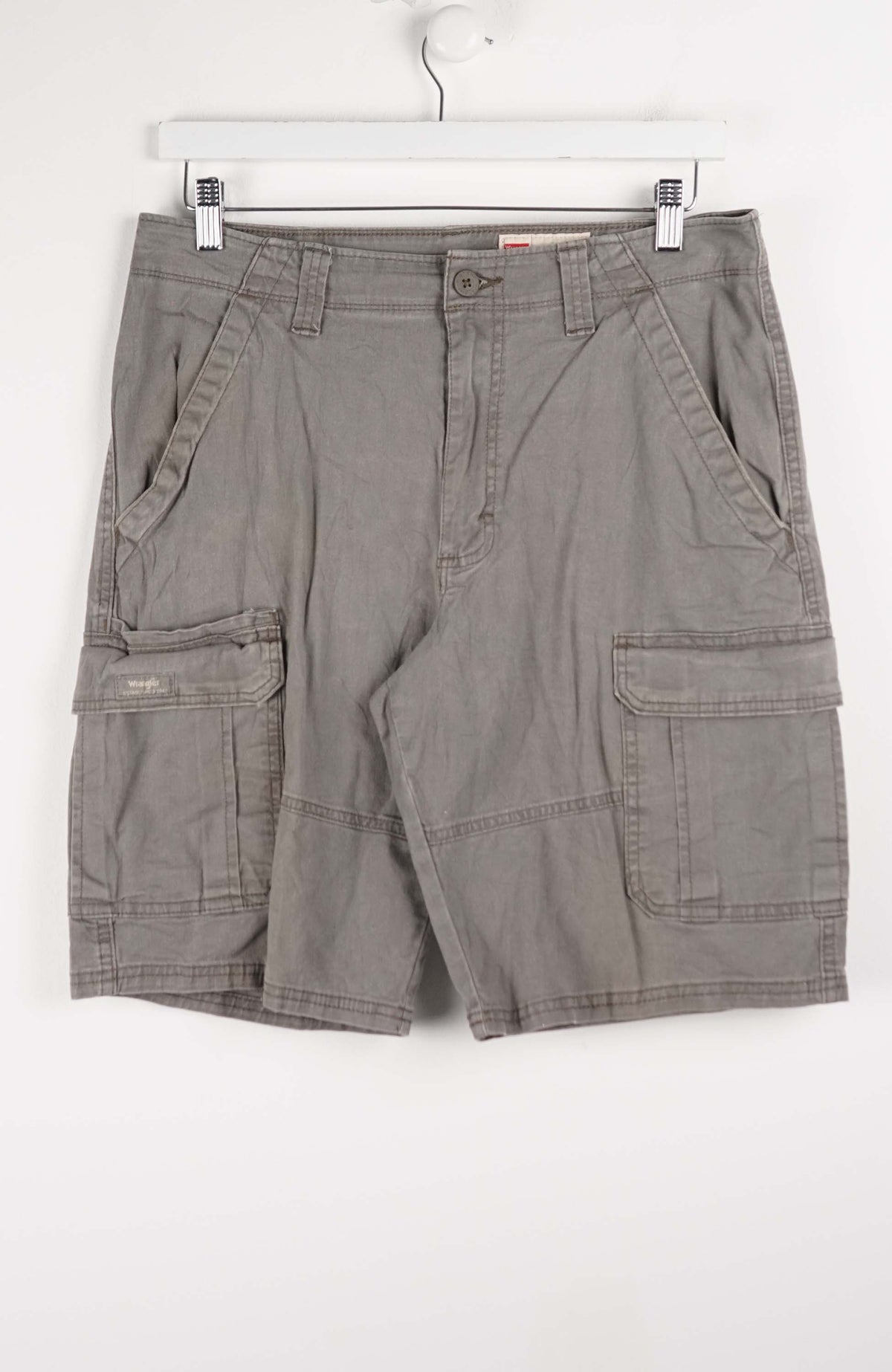 VINTAGE WRANGLER CARGO SHORTS W32
