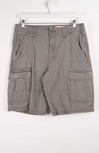 VINTAGE WRANGLER CARGO SHORTS W32