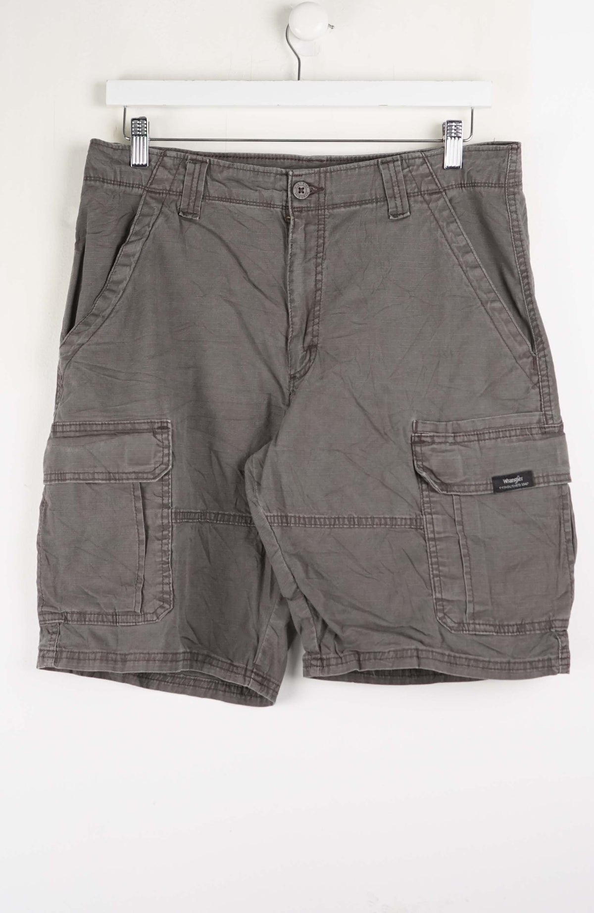 VINTAGE WRANGLER CARGO SHORTS W33