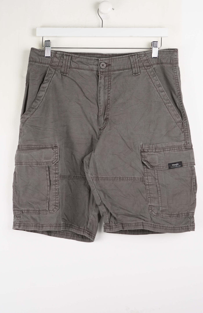 VINTAGE WRANGLER CARGO SHORTS W33
