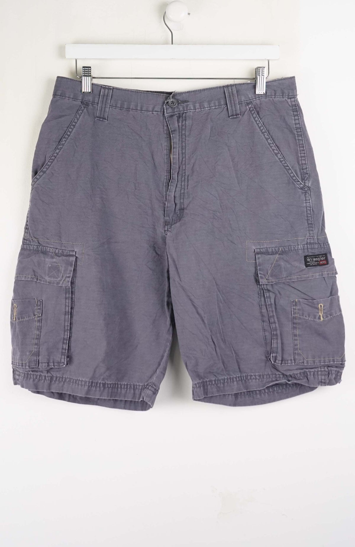 VINTAGE WRANGLER CARGO SHORTS W33