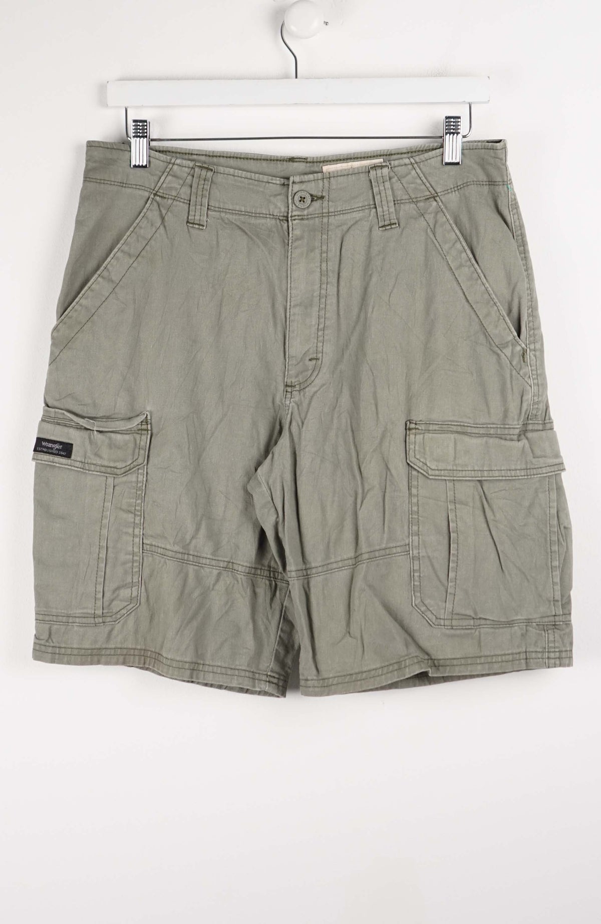 VINTAGE WRANGLER CARGO SHORTS W34