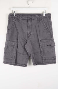 VINTAGE WRANGLER CARGO SHORTS W34