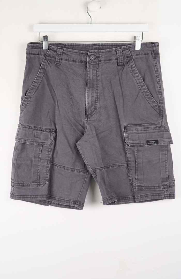 VINTAGE WRANGLER CARGO SHORTS W34