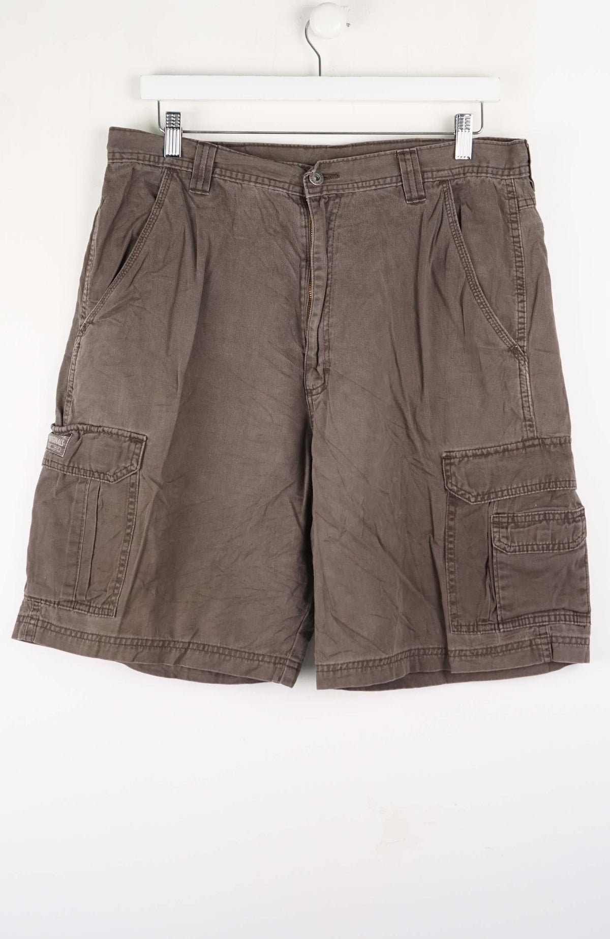 VINTAGE WRANGLER CARGO SHORTS W34