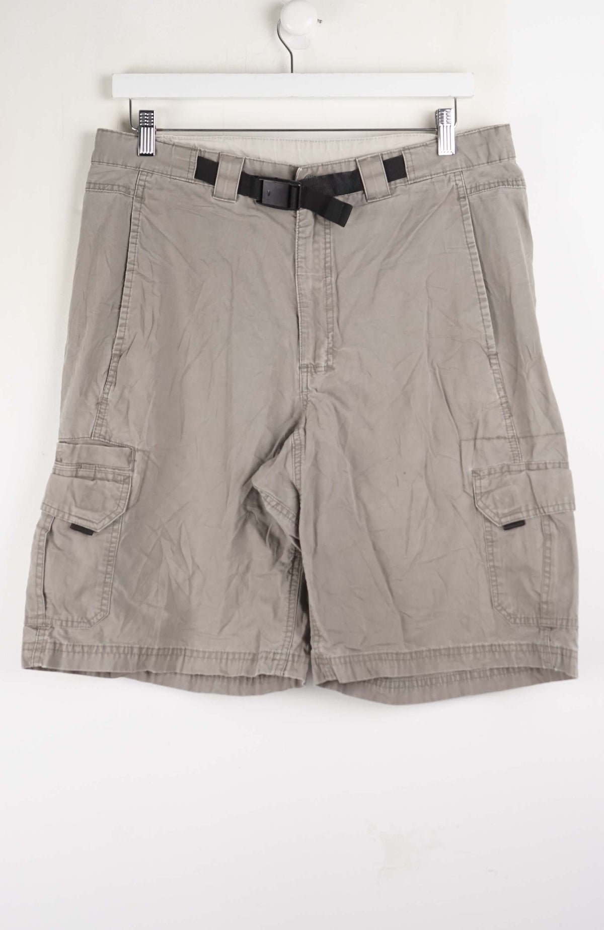 VINTAGE WRANGLER CARGO SHORTS W34