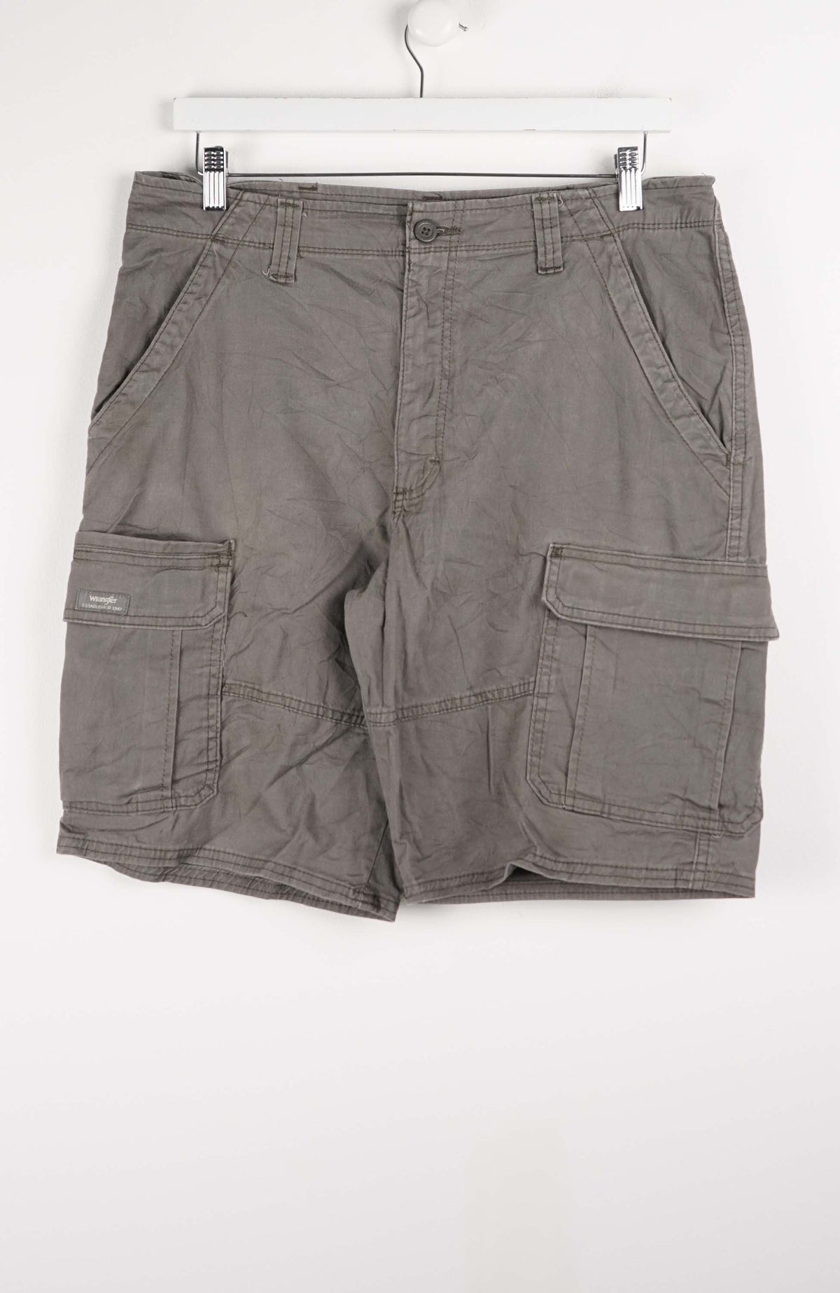 VINTAGE WRANGLER CARGO SHORTS W34