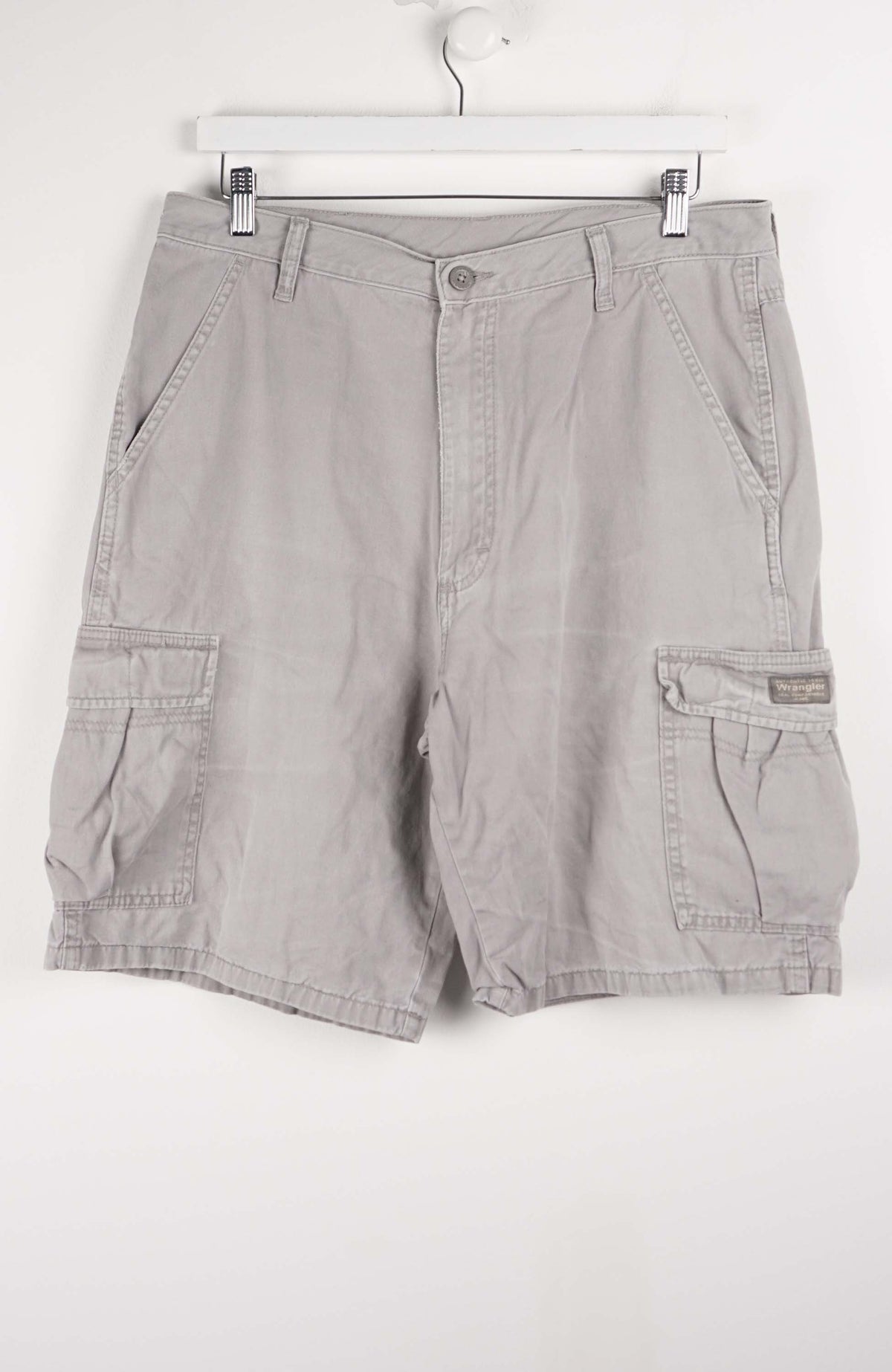 VINTAGE WRANGLER CARGO SHORTS W34