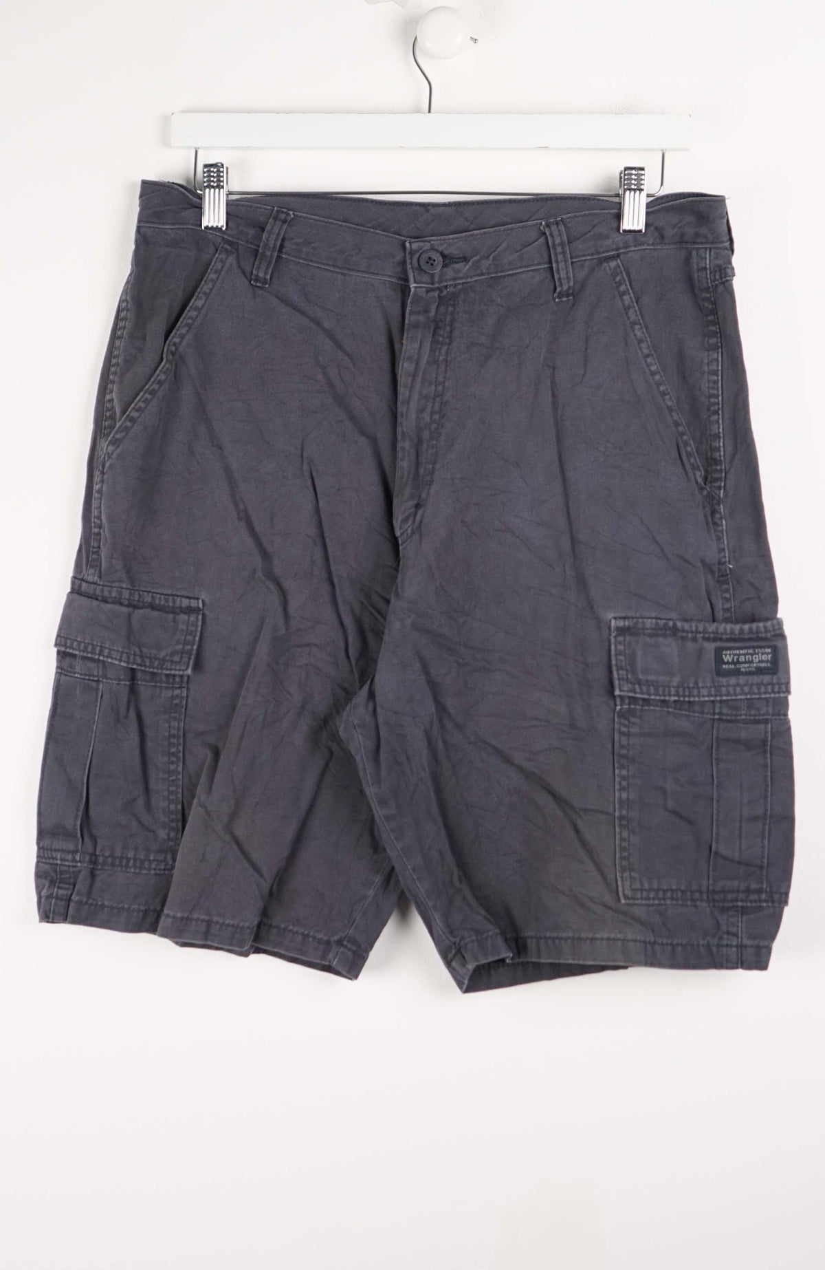 VINTAGE WRANGLER CARGO SHORTS W34
