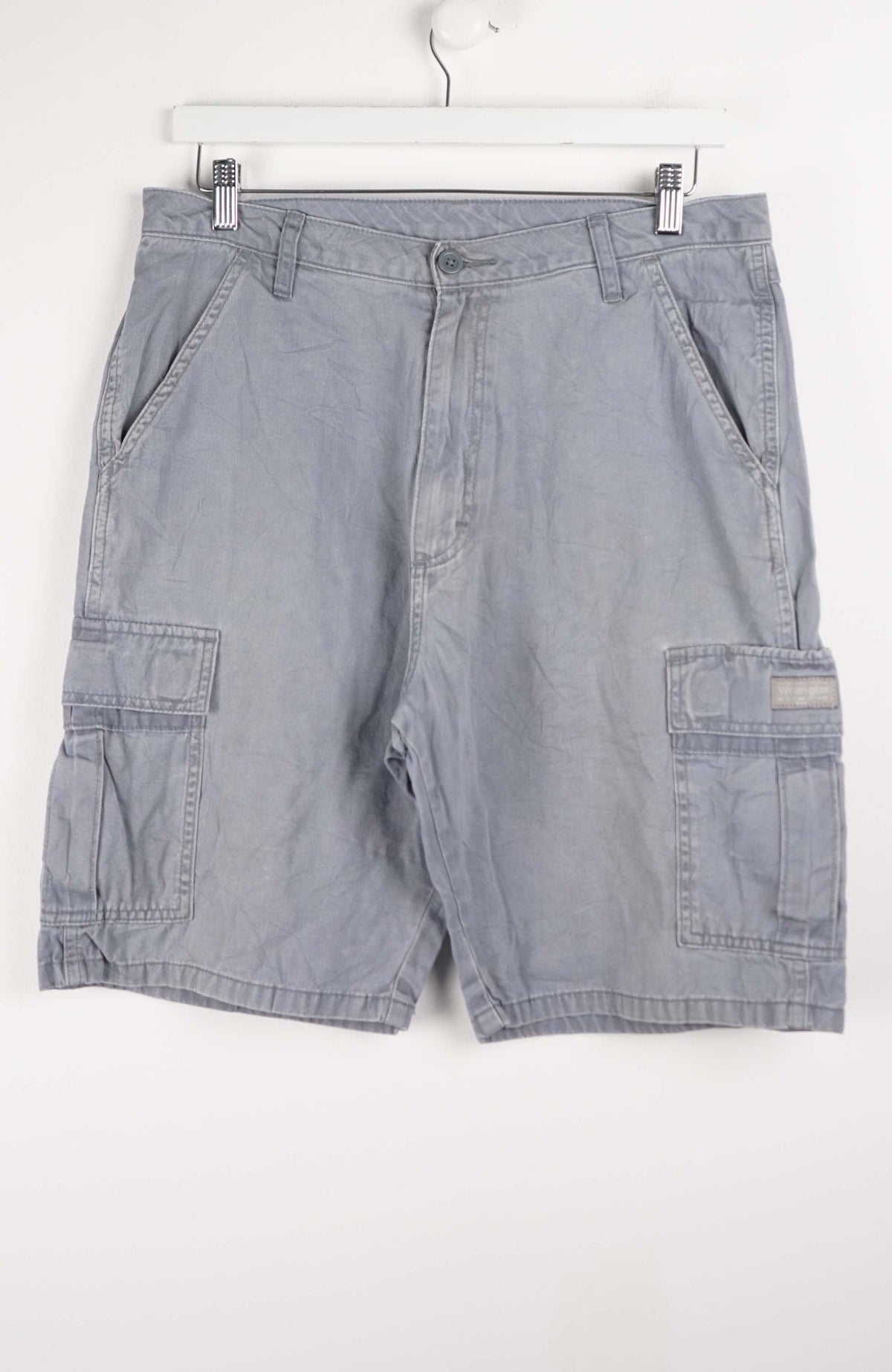 VINTAGE WRANGLER CARGO SHORTS W34