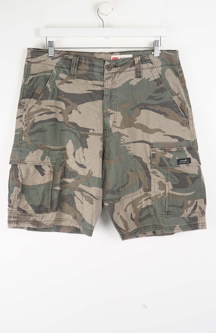 VINTAGE WRANGLER CAMO CARGO SHORTS W35