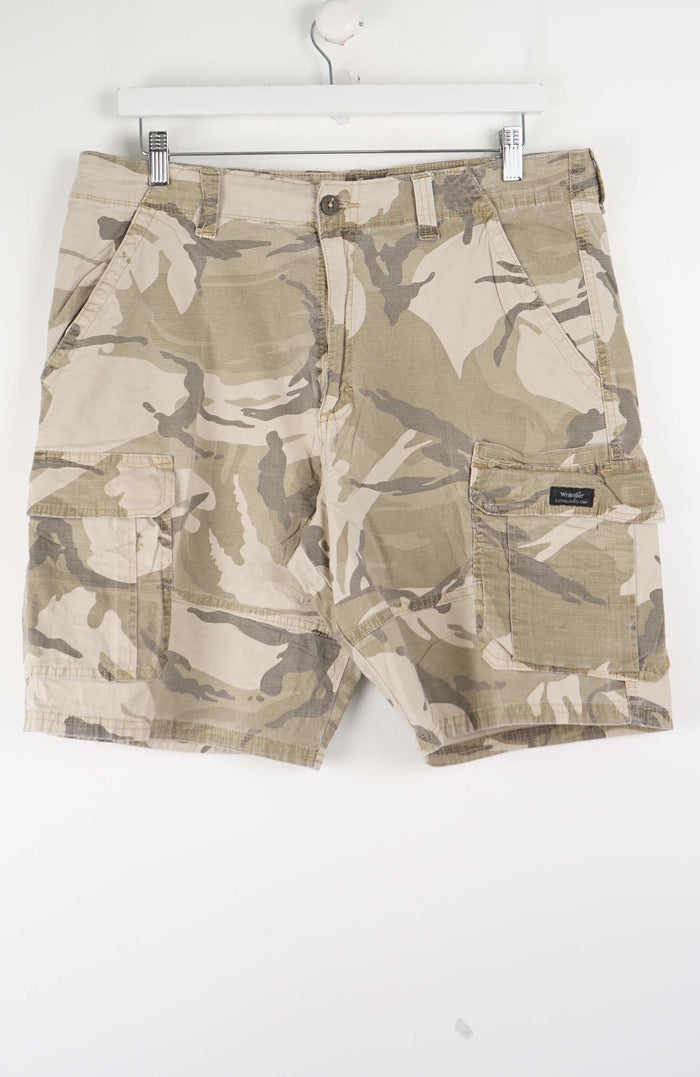 VINTAGE WRANGLER CAMO CARGO SHORTS W36