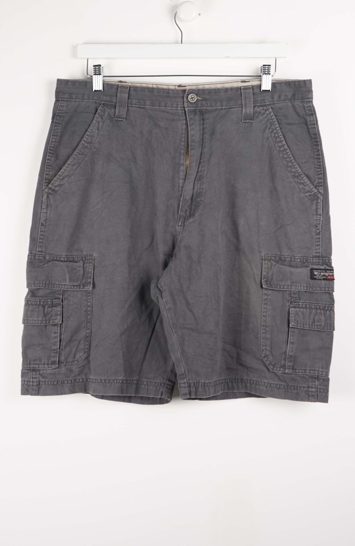VINTAGE WRANGLER CARGO SHORTS W36