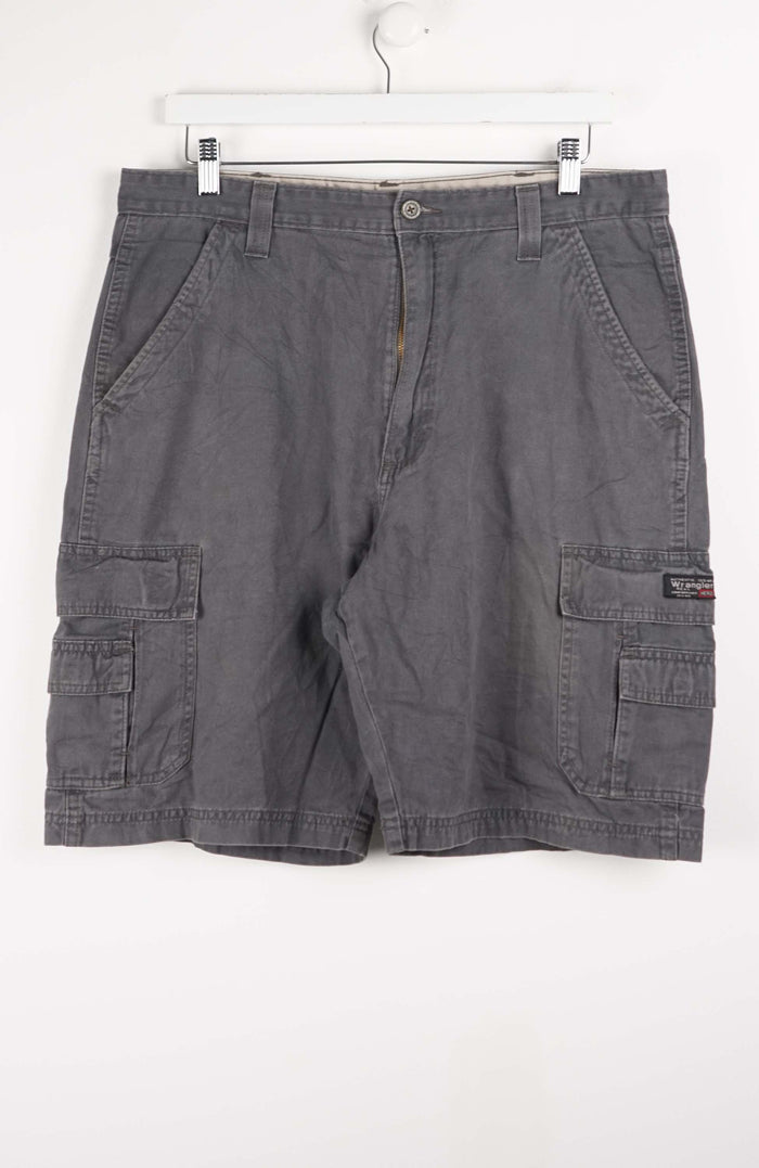VINTAGE WRANGLER CARGO SHORTS W36