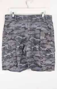 VINTAGE WRANGLER CARGO SHORTS W38