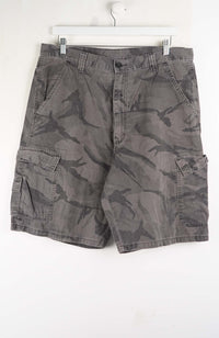 VINTAGE WRANGLER CAMO CARGO SHORTS W36