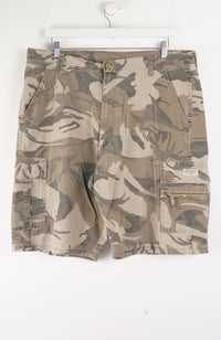 VINTAGE WRANGLER CAMO CARGO SHORTS W38