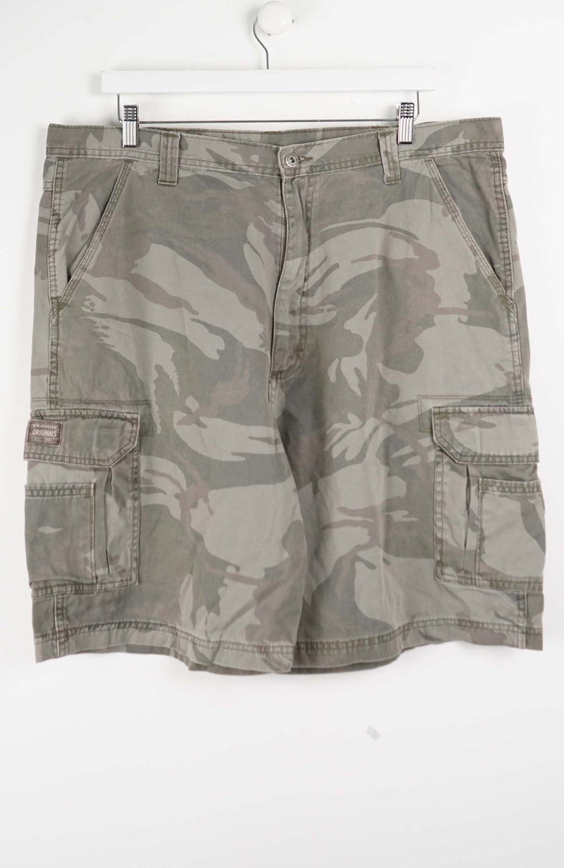 VINTAGE WRANGLER CARGO SHORTS W40