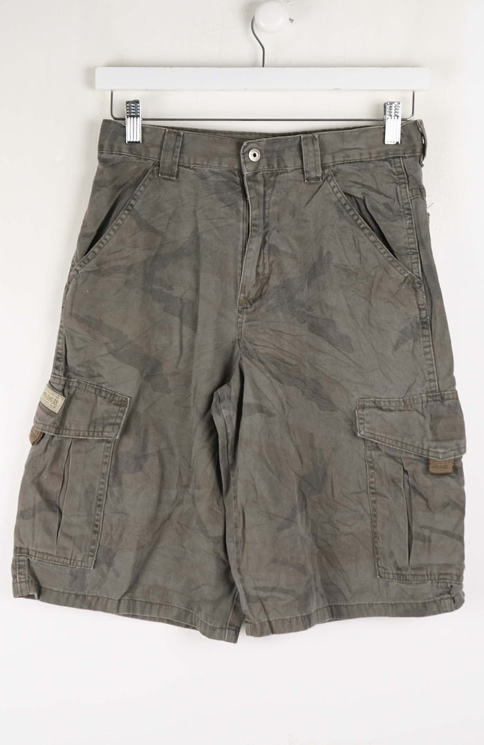 VINTAGE WRANGLER CAMO CARGO SHORTS W28