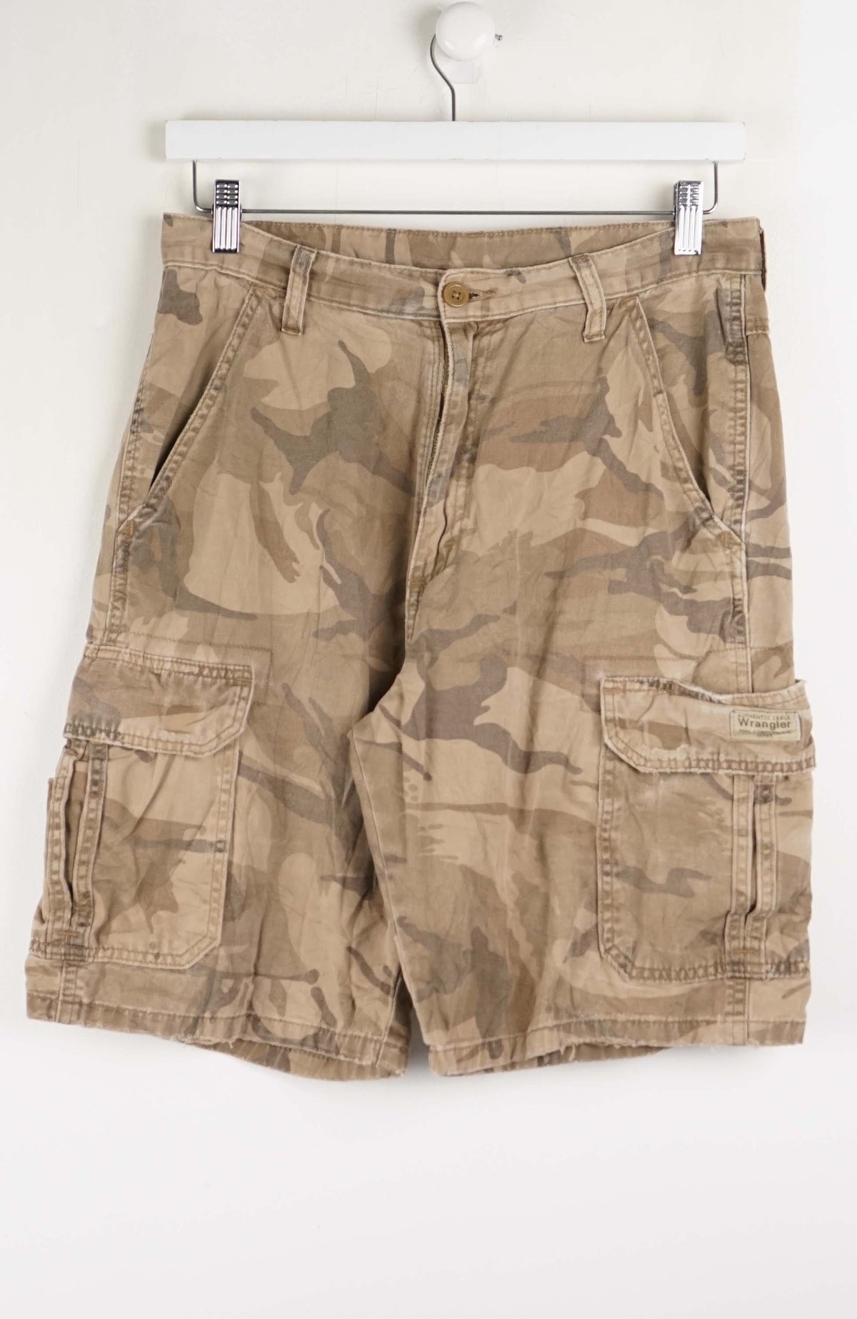 VINTAGE WRANGLER CARGO SHORTS W30