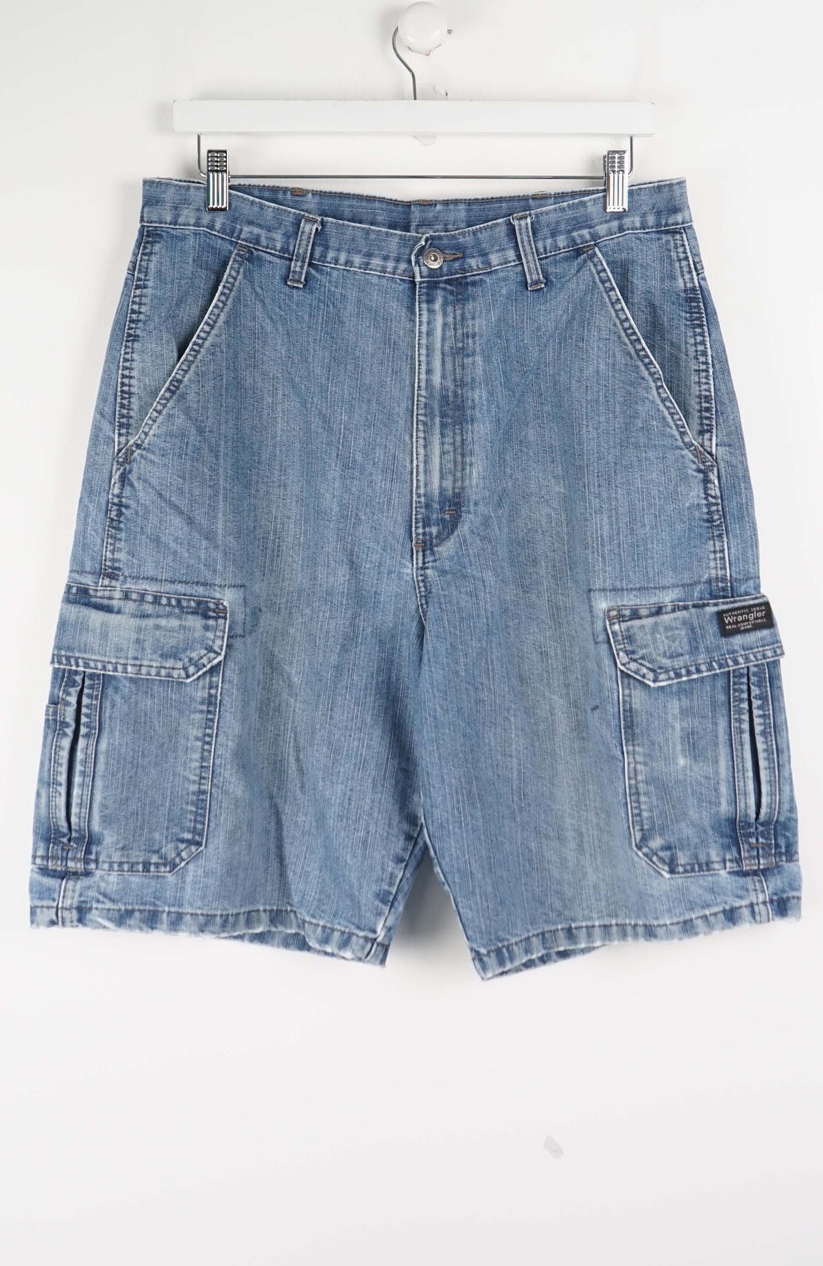 VINTAGE WRANGLER CARGO SHORTS W32