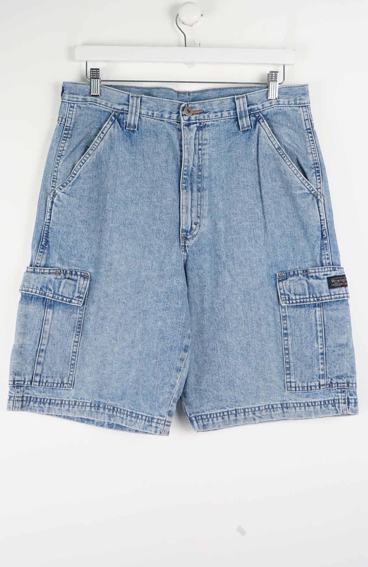 VINTAGE WRANGLER CARGO SHORTS W32