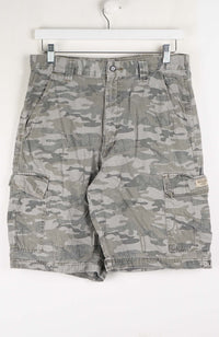 VINTAGE WRANGLER CAMO CARGO SHORTS W32