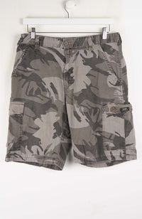 VINTAGE WRANGLER CAMO CARGO SHORTS W32
