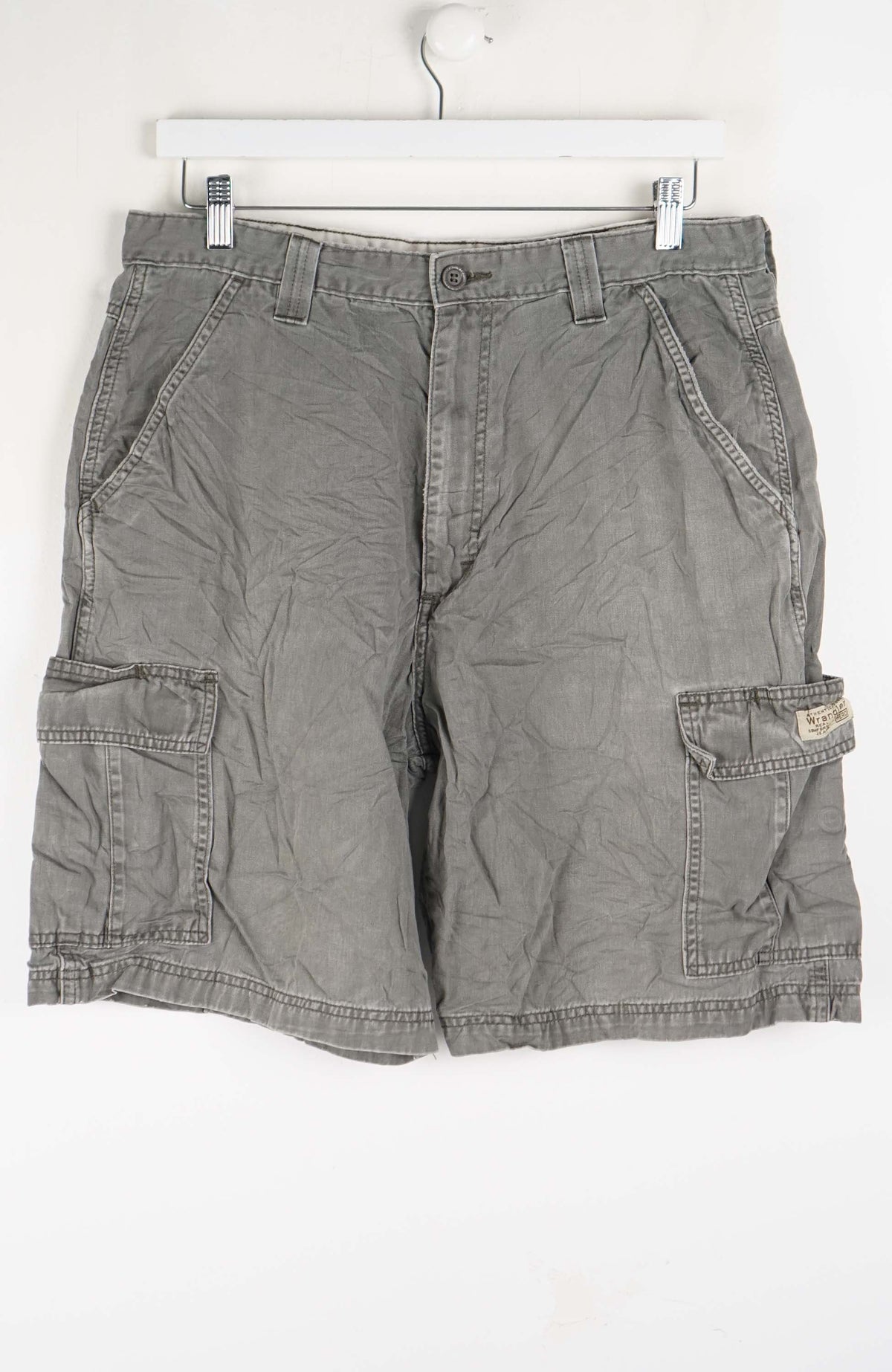 VINTAGE WRANGLER CARGO SHORTS W32
