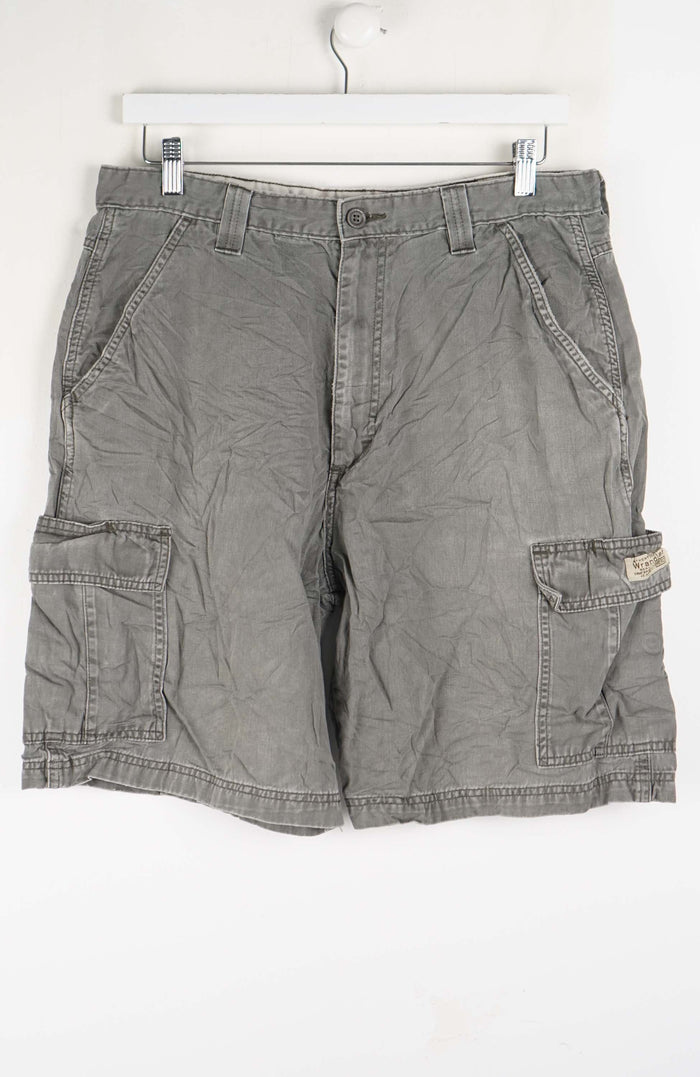 VINTAGE WRANGLER CARGO SHORTS W32
