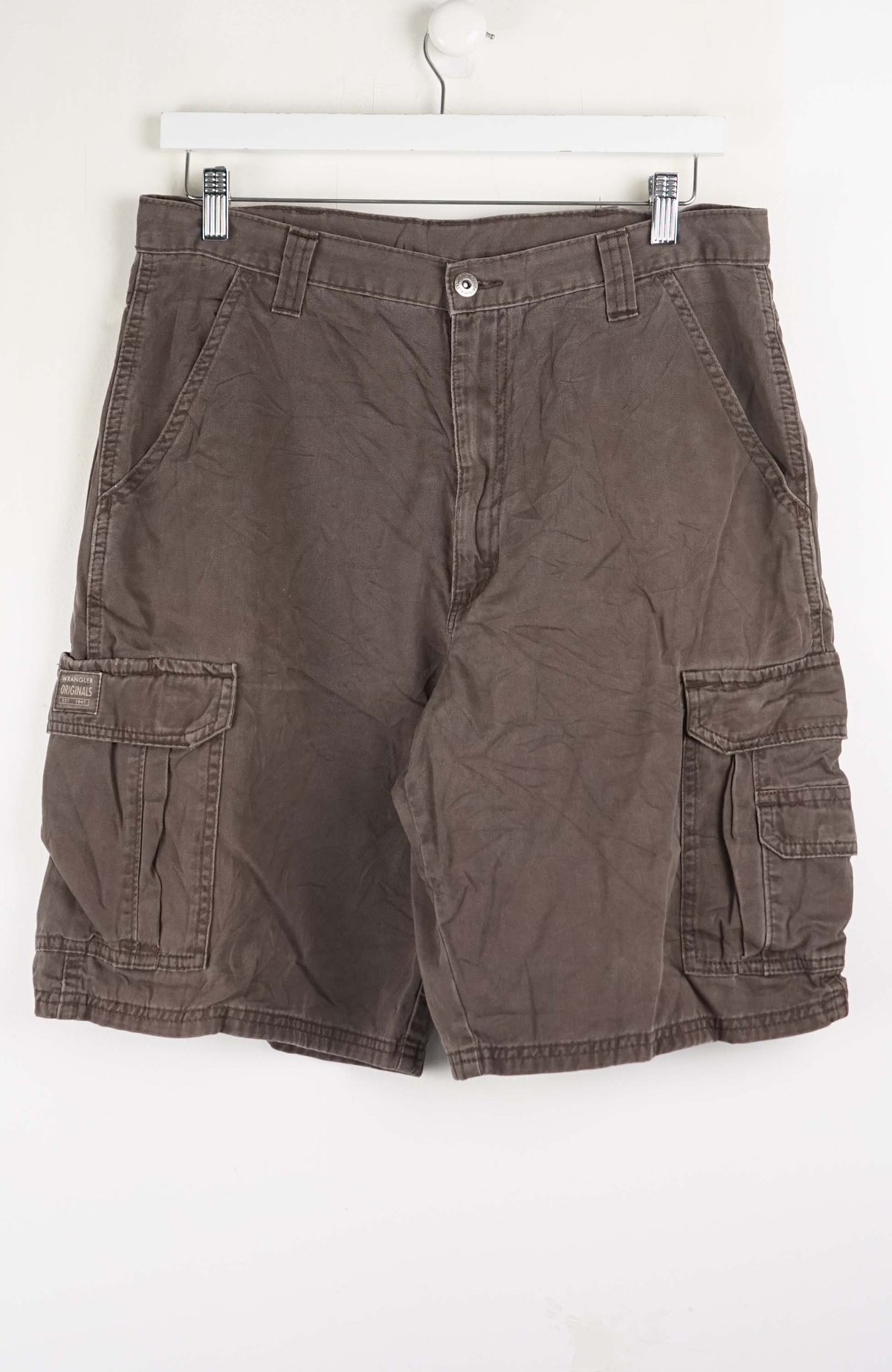 VINTAGE WRANGLER CARGO SHORTS W32