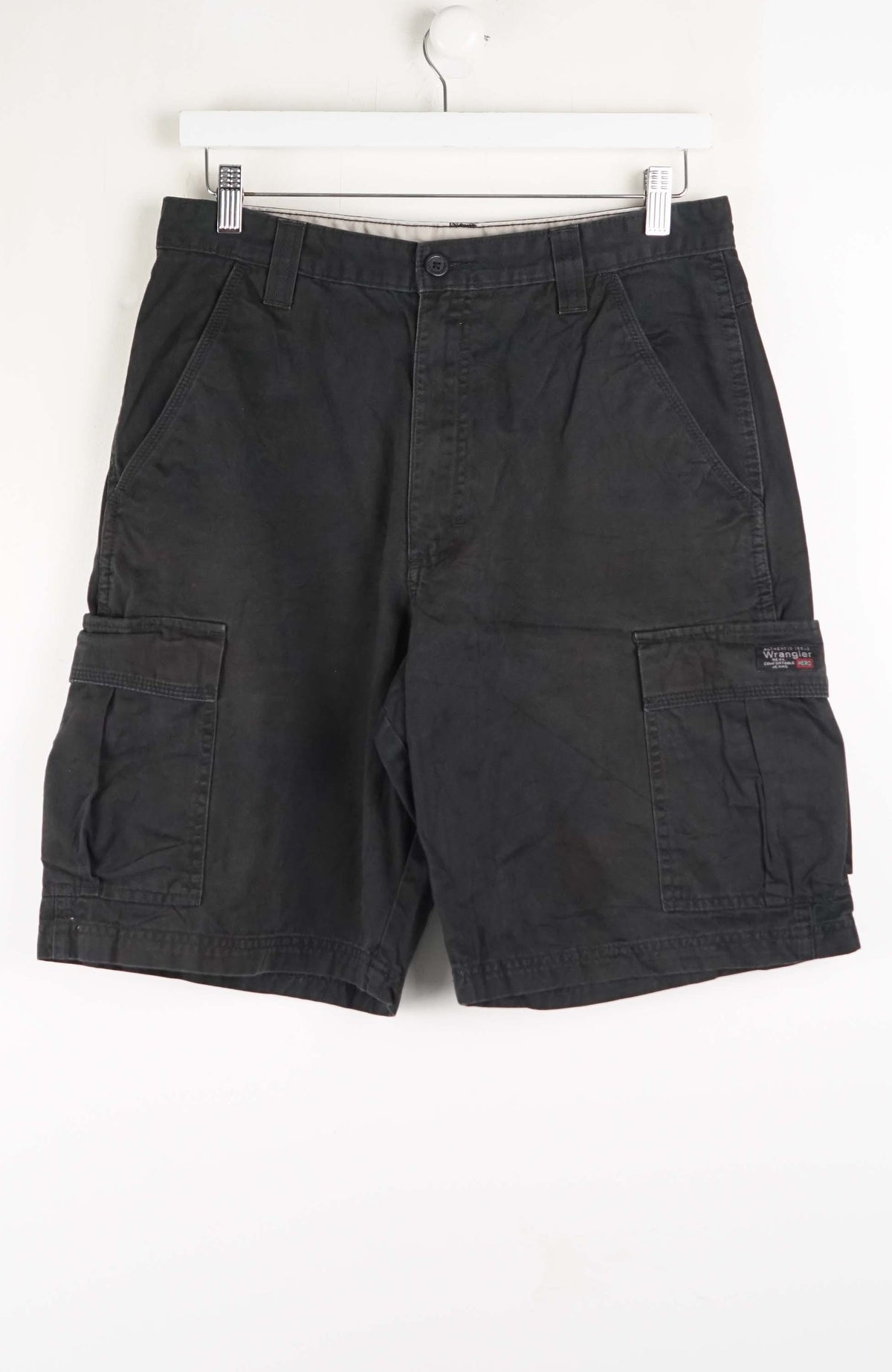 VINTAGE WRANGLER CARGO SHORTS W32