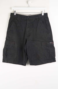 VINTAGE WRANGLER CARGO SHORTS W32