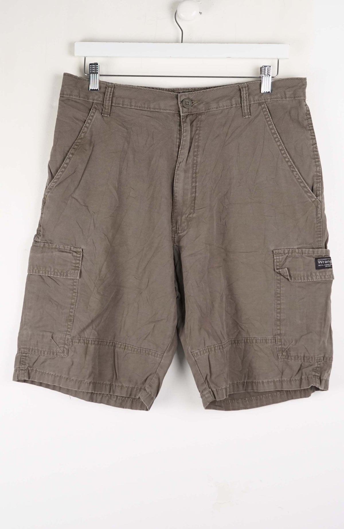 VINTAGE WRANGLER CARGO SHORTS W33