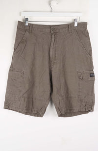 VINTAGE WRANGLER CARGO SHORTS W33