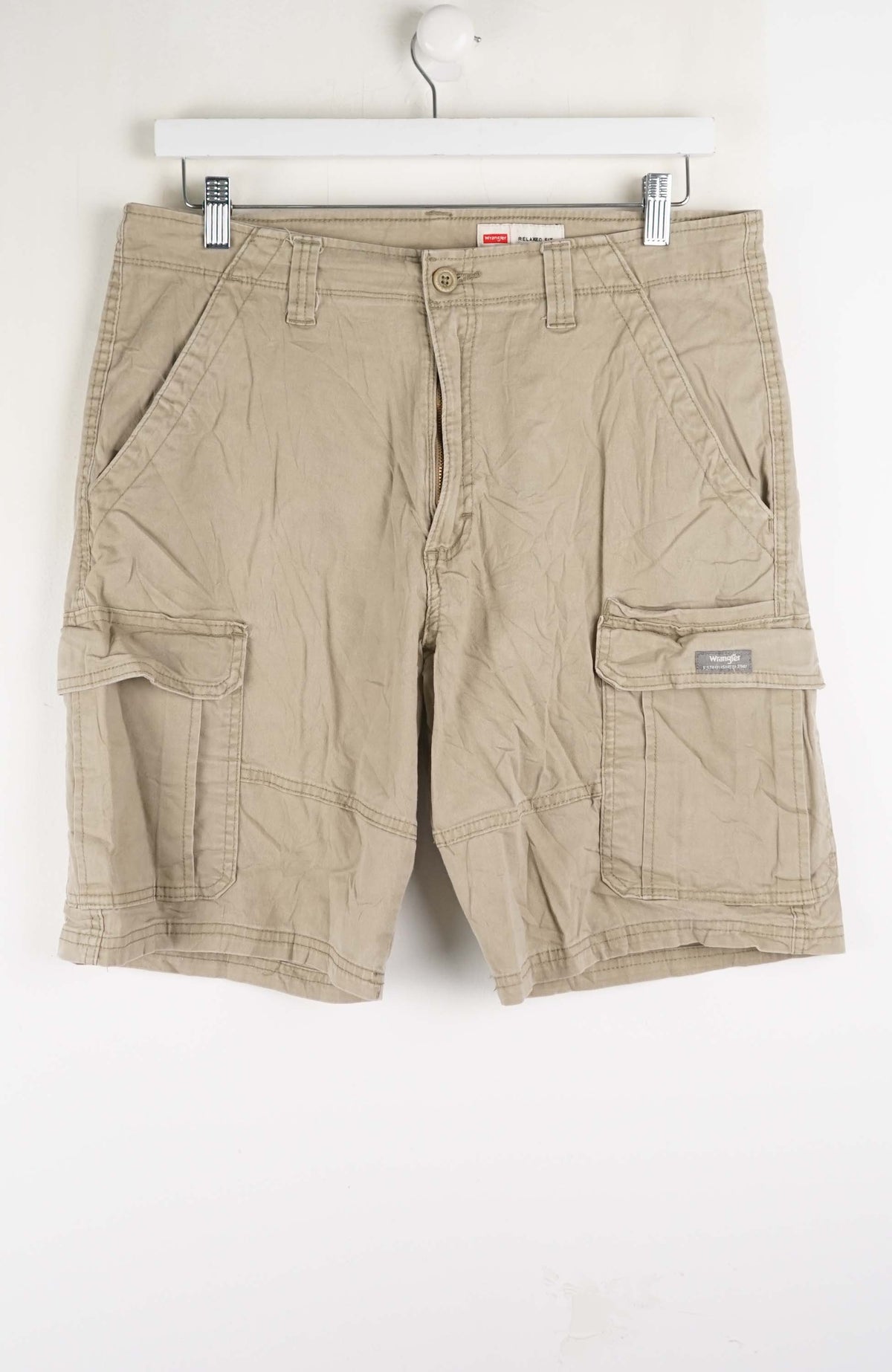 VINTAGE WRANGLER CARGO SHORTS W33