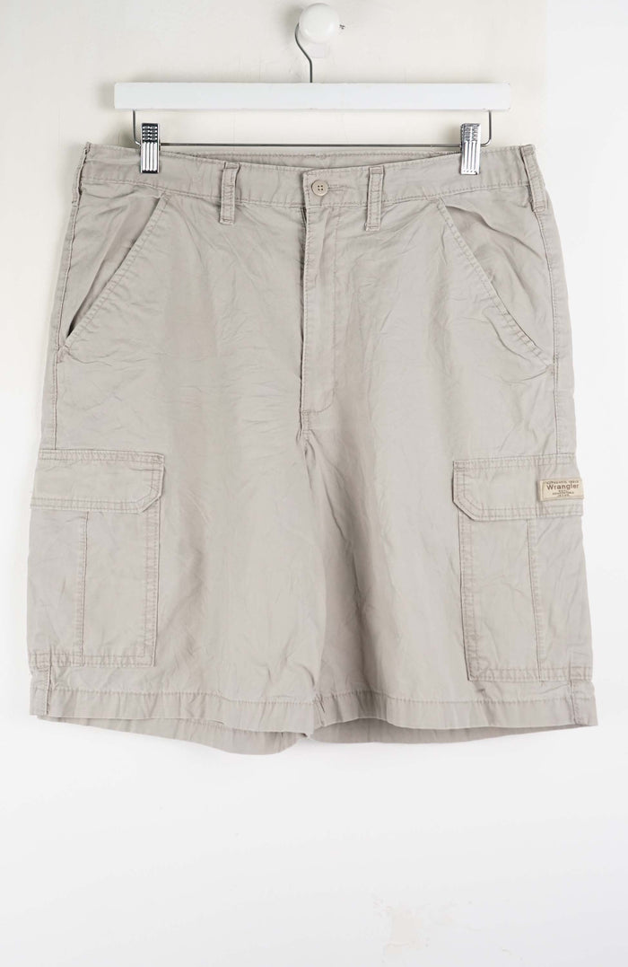 VINTAGE WRANGLER CARGO SHORTS W33