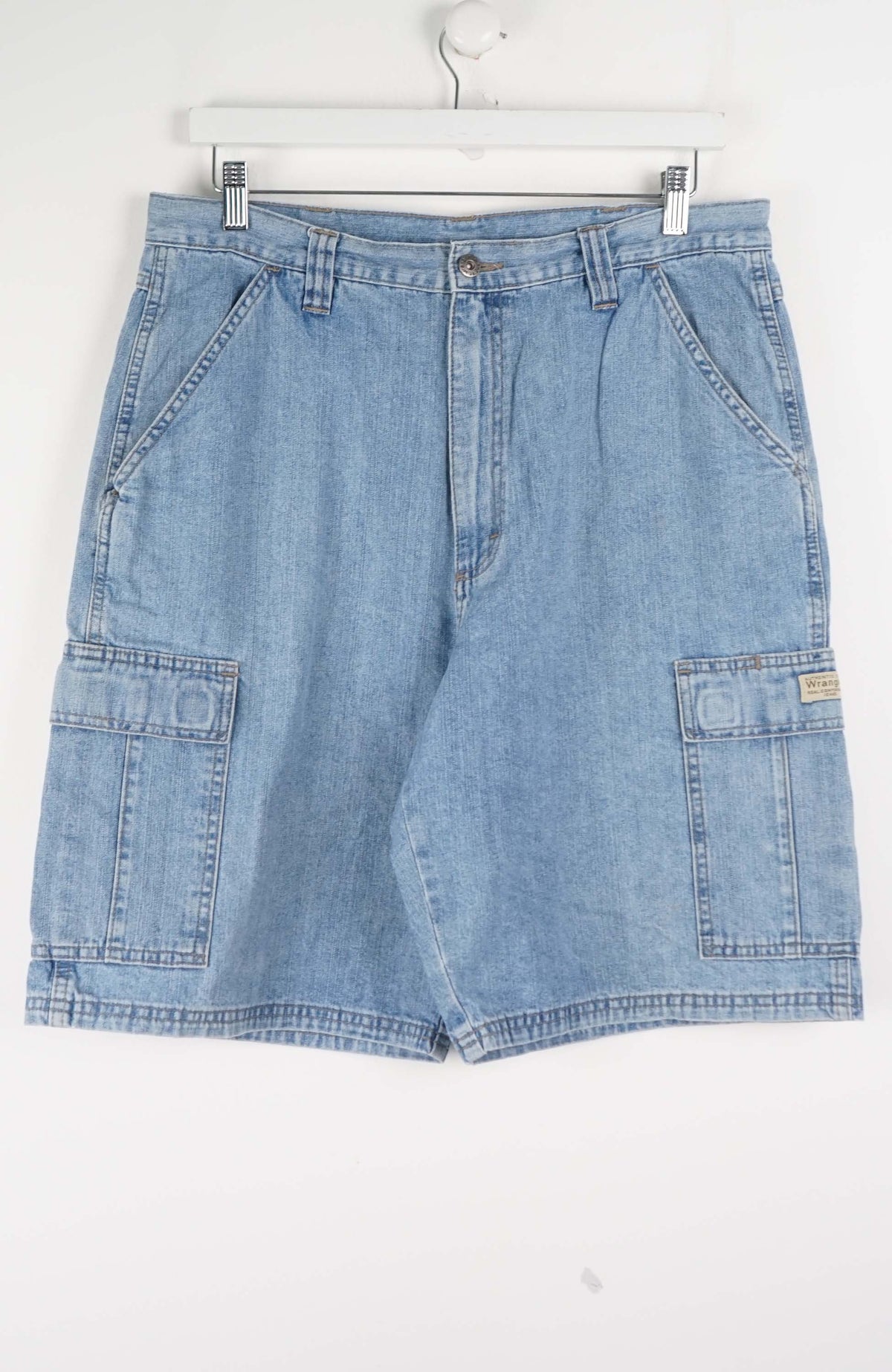VINTAGE WRANGLER CARGO SHORTS W34
