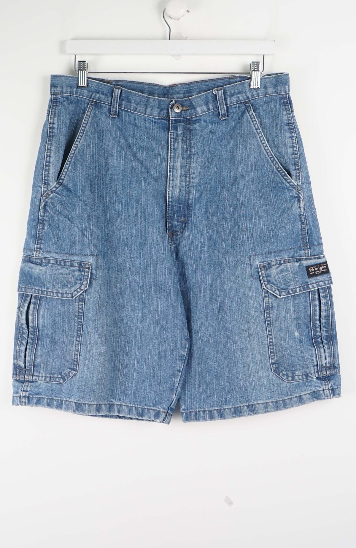 VINTAGE WRANGLER CARGO SHORTS W34