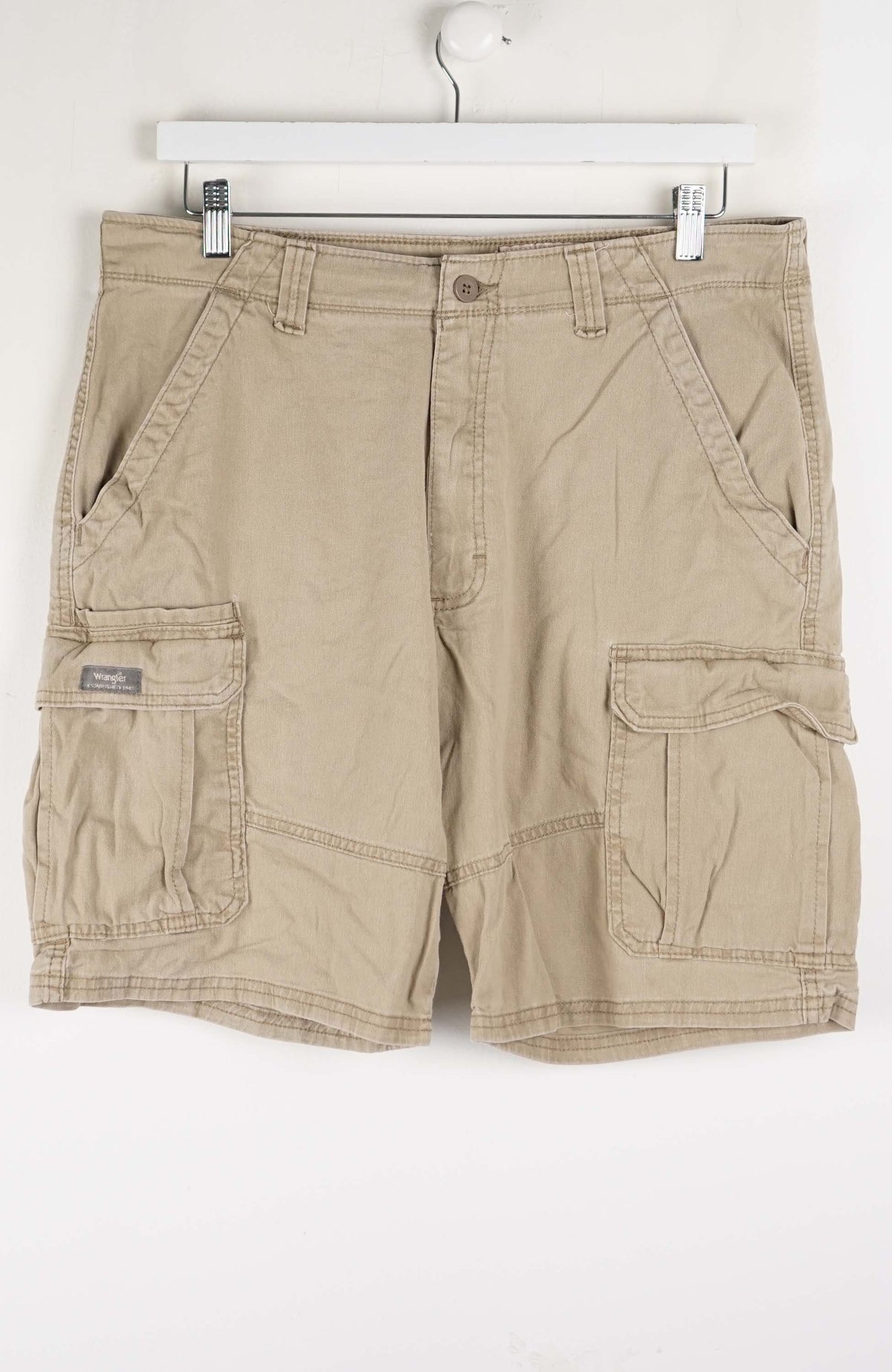 VINTAGE WRANGLER CARGO SHORTS W34