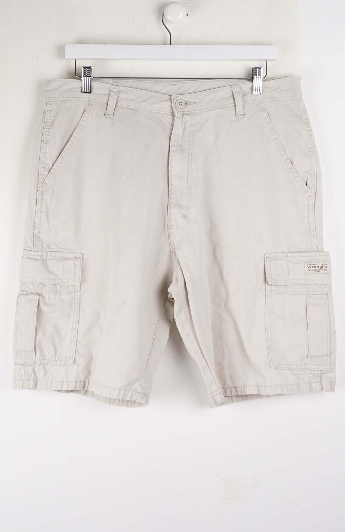 VINTAGE WRANGLER CARGO SHORTS W34