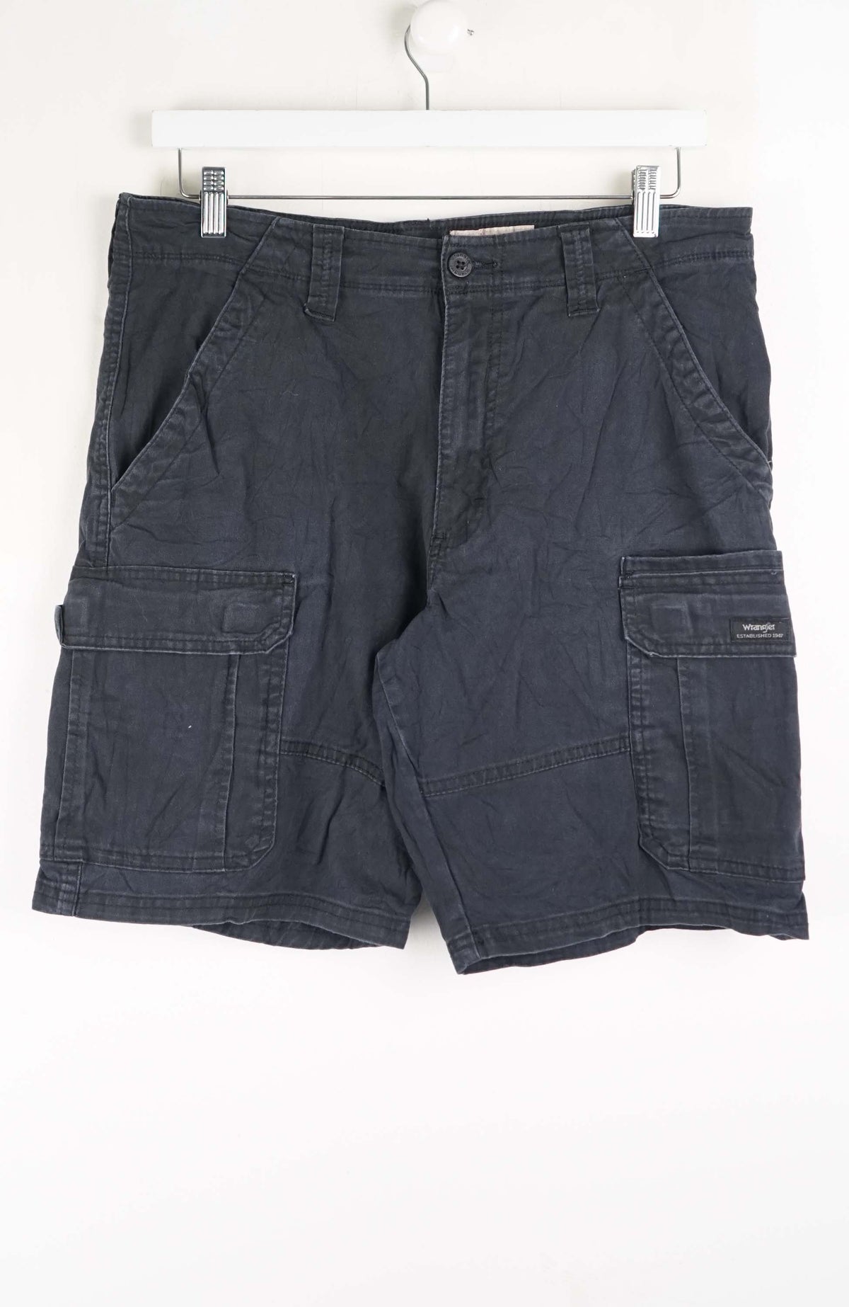 VINTAGE WRANGLER CARGO SHORTS W34