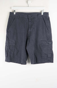 VINTAGE WRANGLER CARGO SHORTS W34